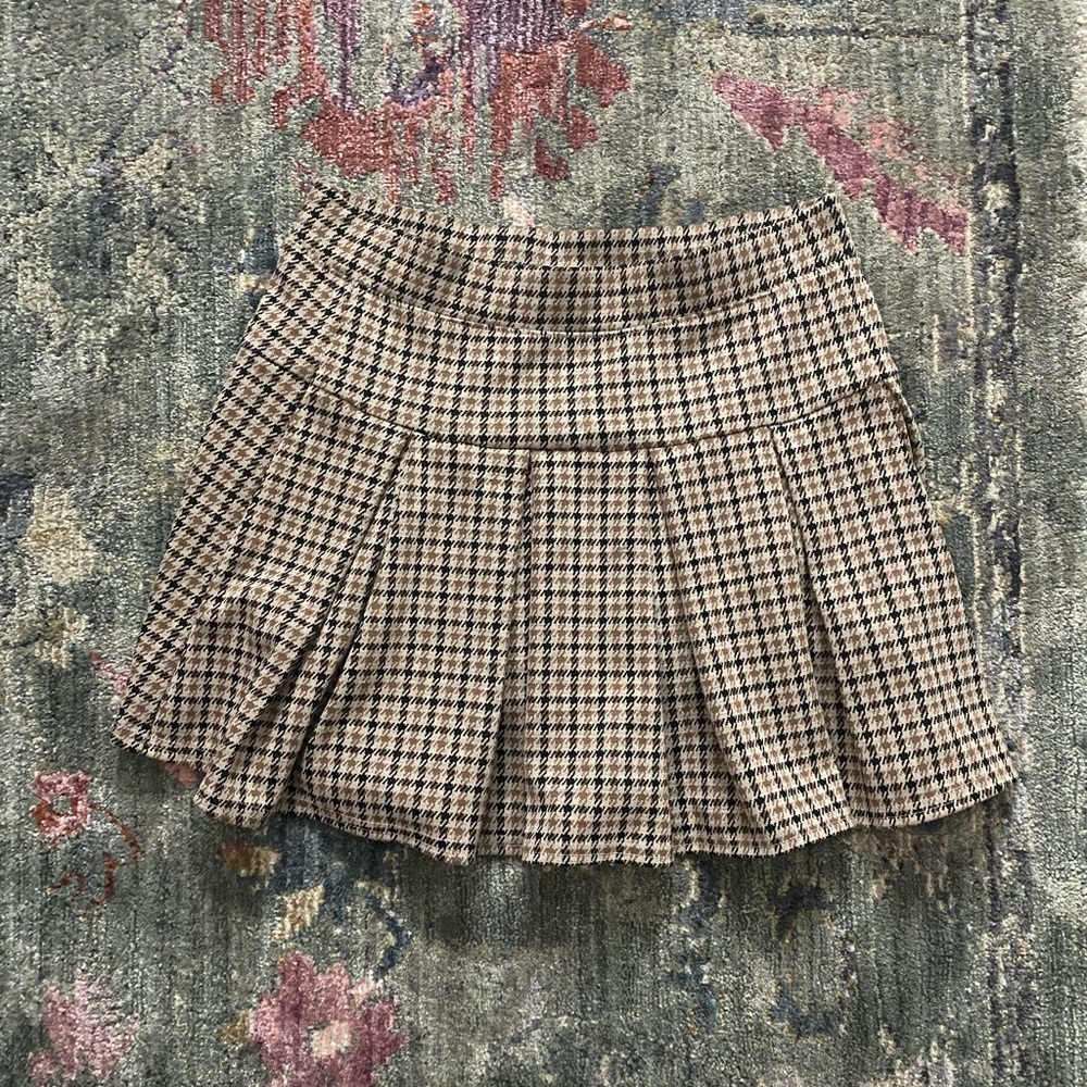 American Eagle Outfitters Black and Cream Pleated Mini Skirt